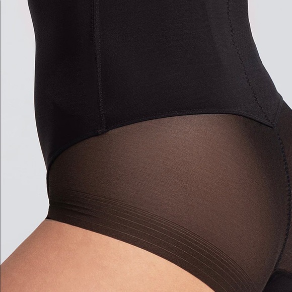 Briefs. Used a few times. Like new - Picture 4 of 4